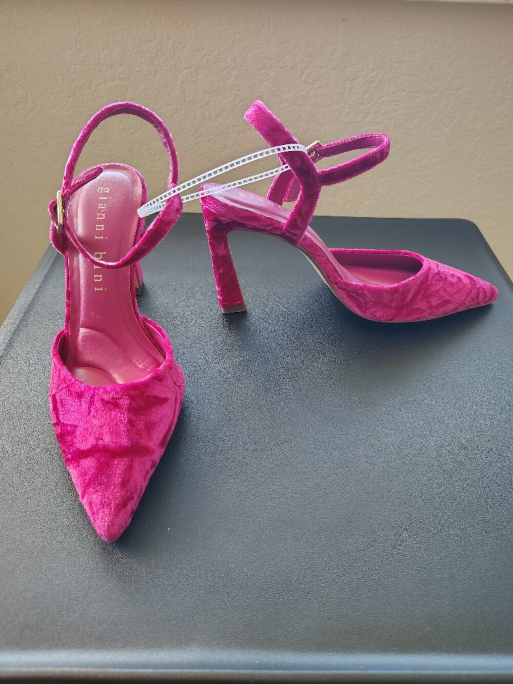 NWT Gianni Bini Geno Velvet Pointed Toe Slingback Heels Hot Pink Sz 6.5 - Picture 3 of 8